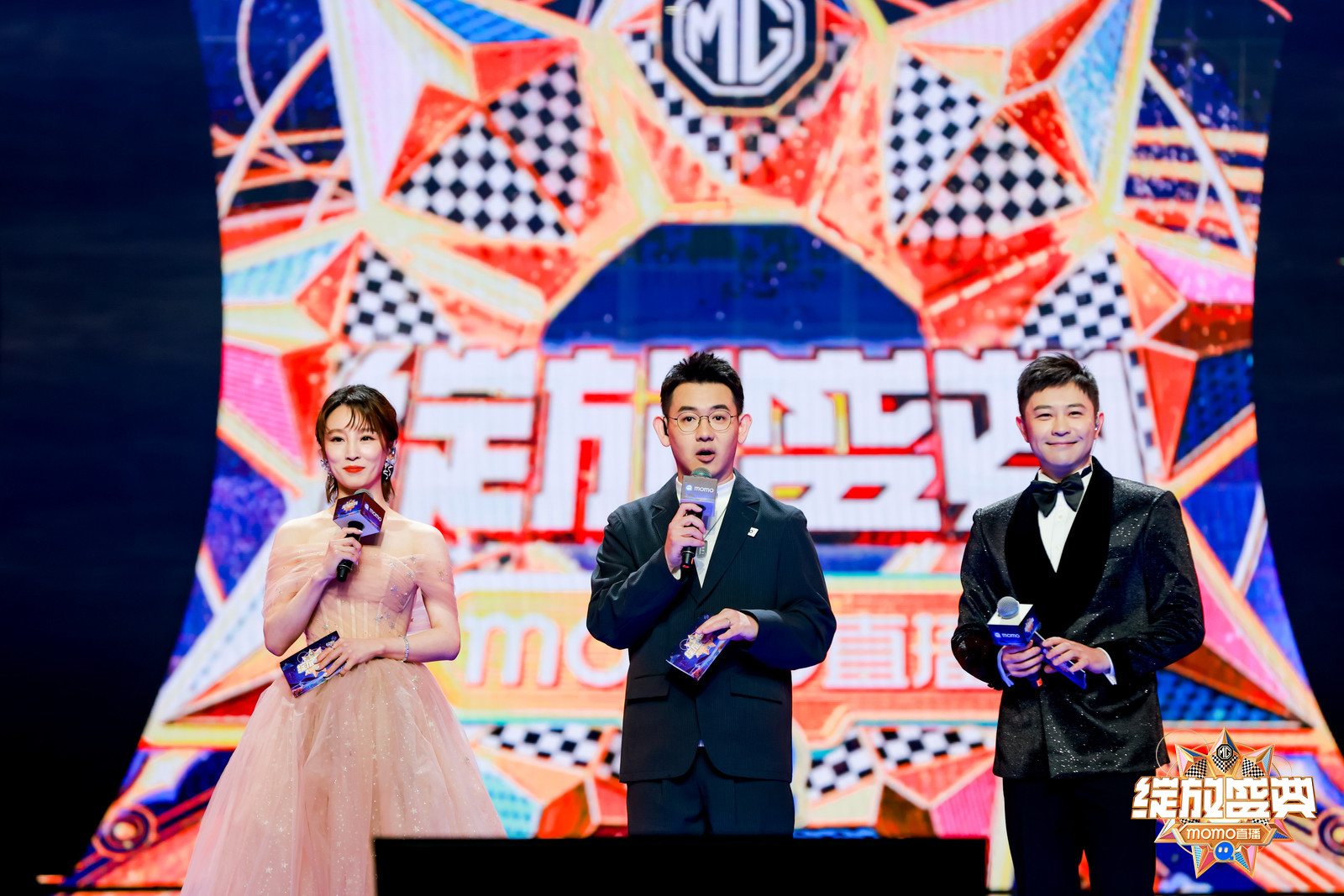 张洢豪,小优米同台陌陌直播·绽放盛典 献唱《好像掉进爱情海里》