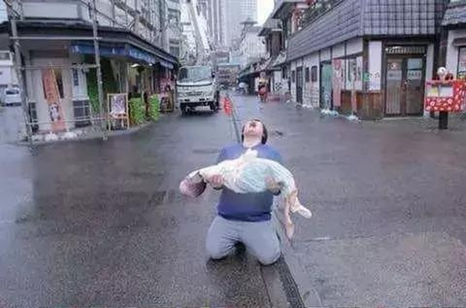 天啊,我女朋友漏气啦,救救她吧