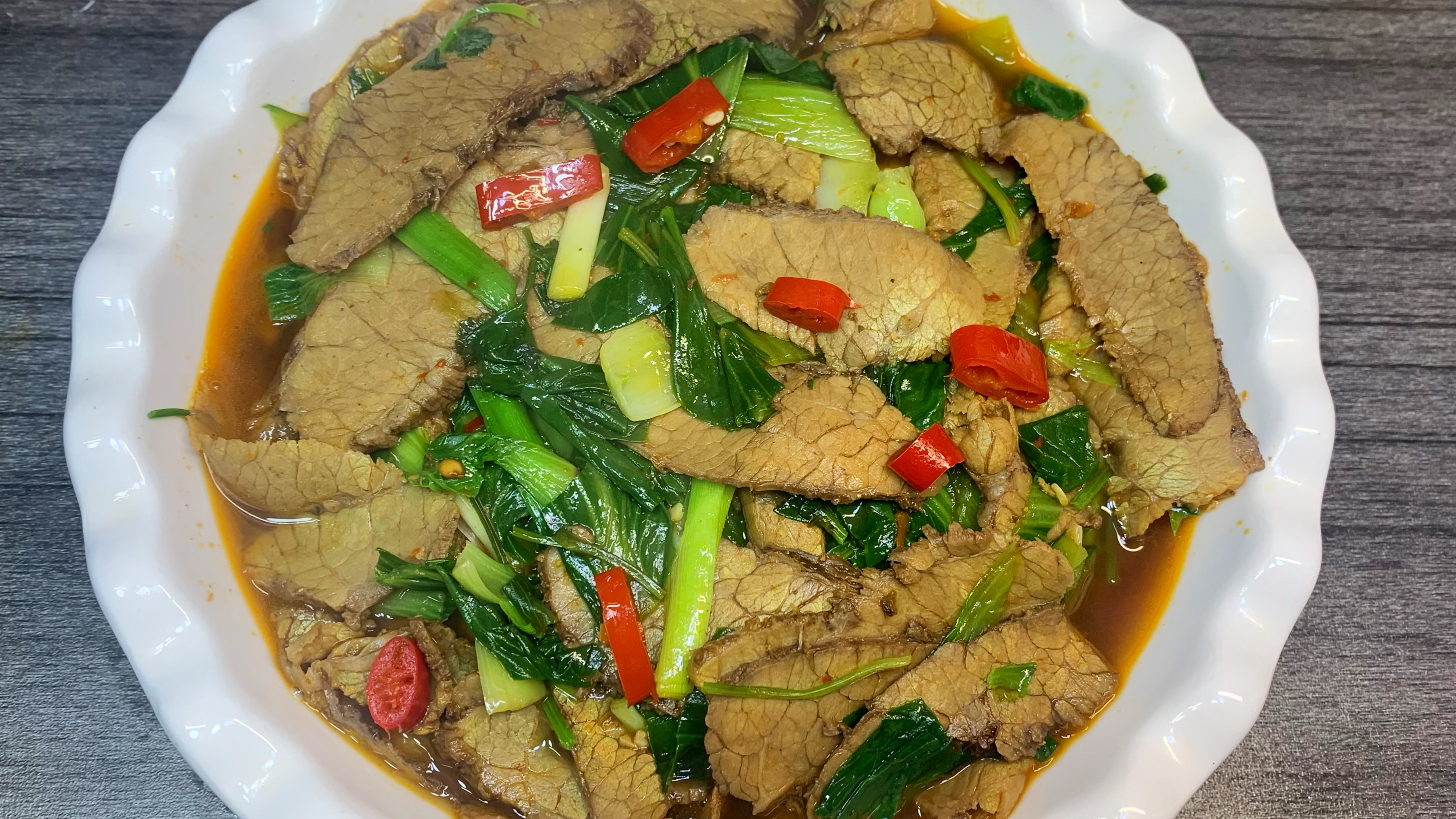 没想到牛肉搭配青菜一起炖这么好吃,鲜香味美,香辣开胃还下饭