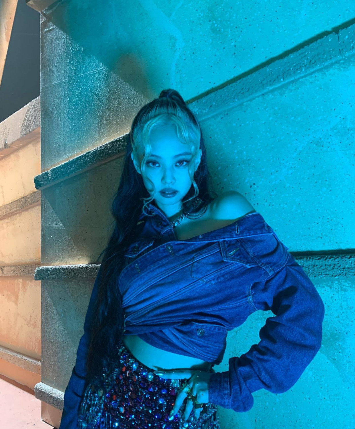 拽姐jennie齐刘海造型瞬间变甜妹,又纯又欲氛围感满满