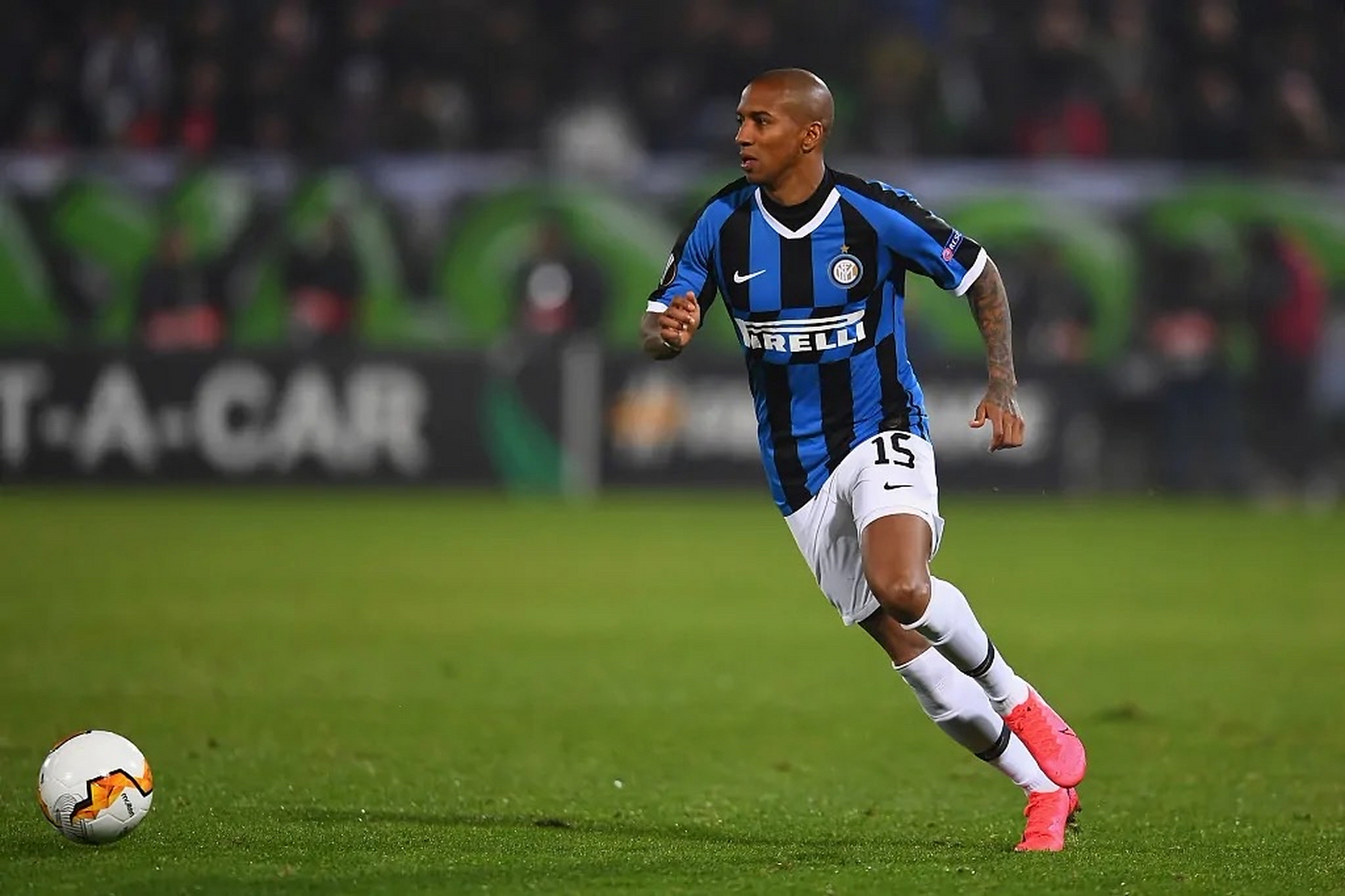 38岁的阿什利·杨以自由转会加盟埃弗顿,阿什利·杨成为埃弗顿今夏