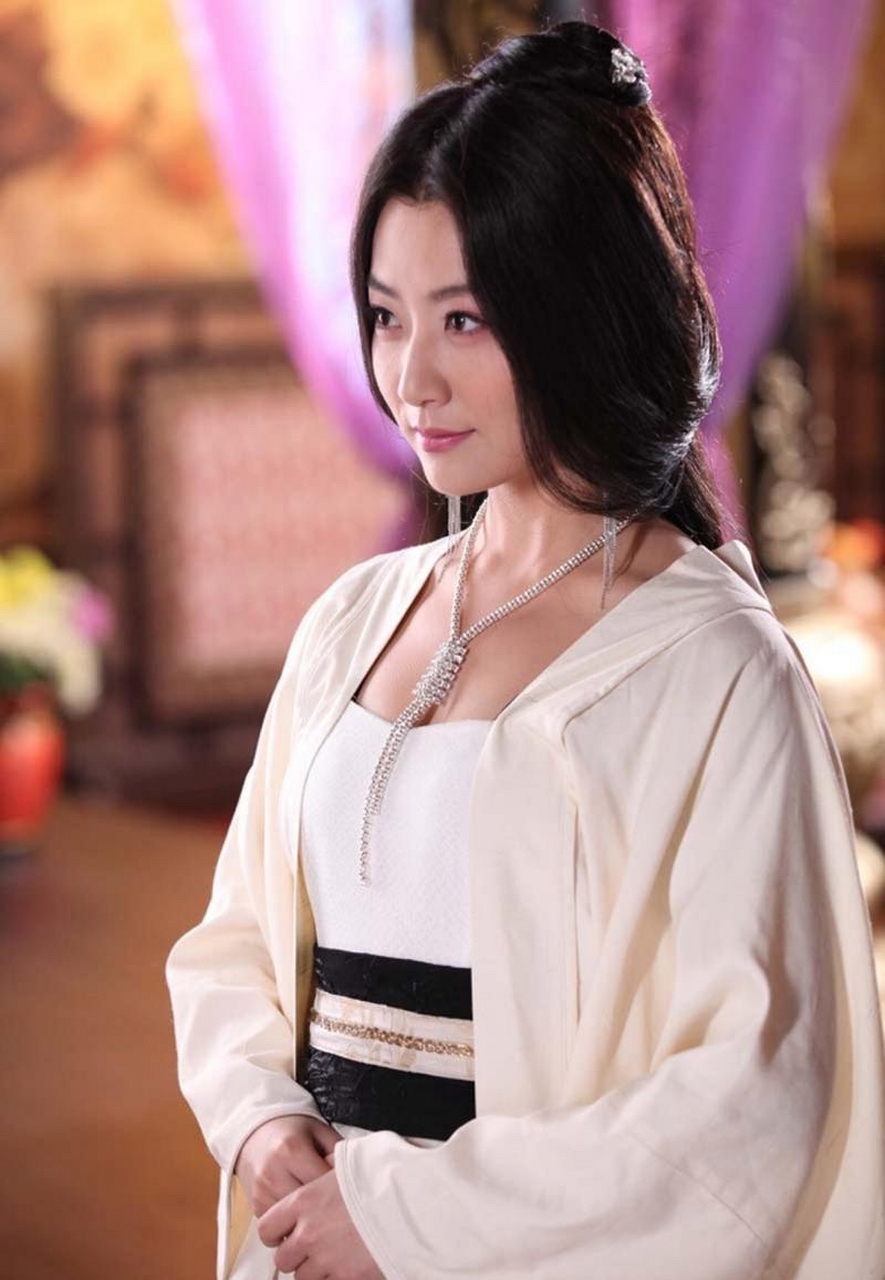 1:林心如又开新戏,讲家庭关系的,编剧还是华灯初上的那位,主演:吴慷仁