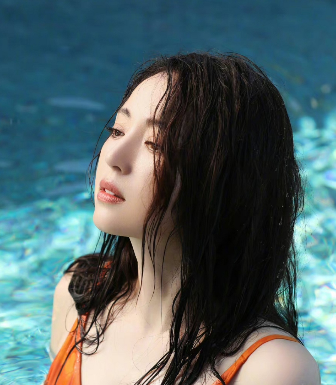 董璇分享度假美照,游泳后状态依然在线,头发没吹干也不影响好气质