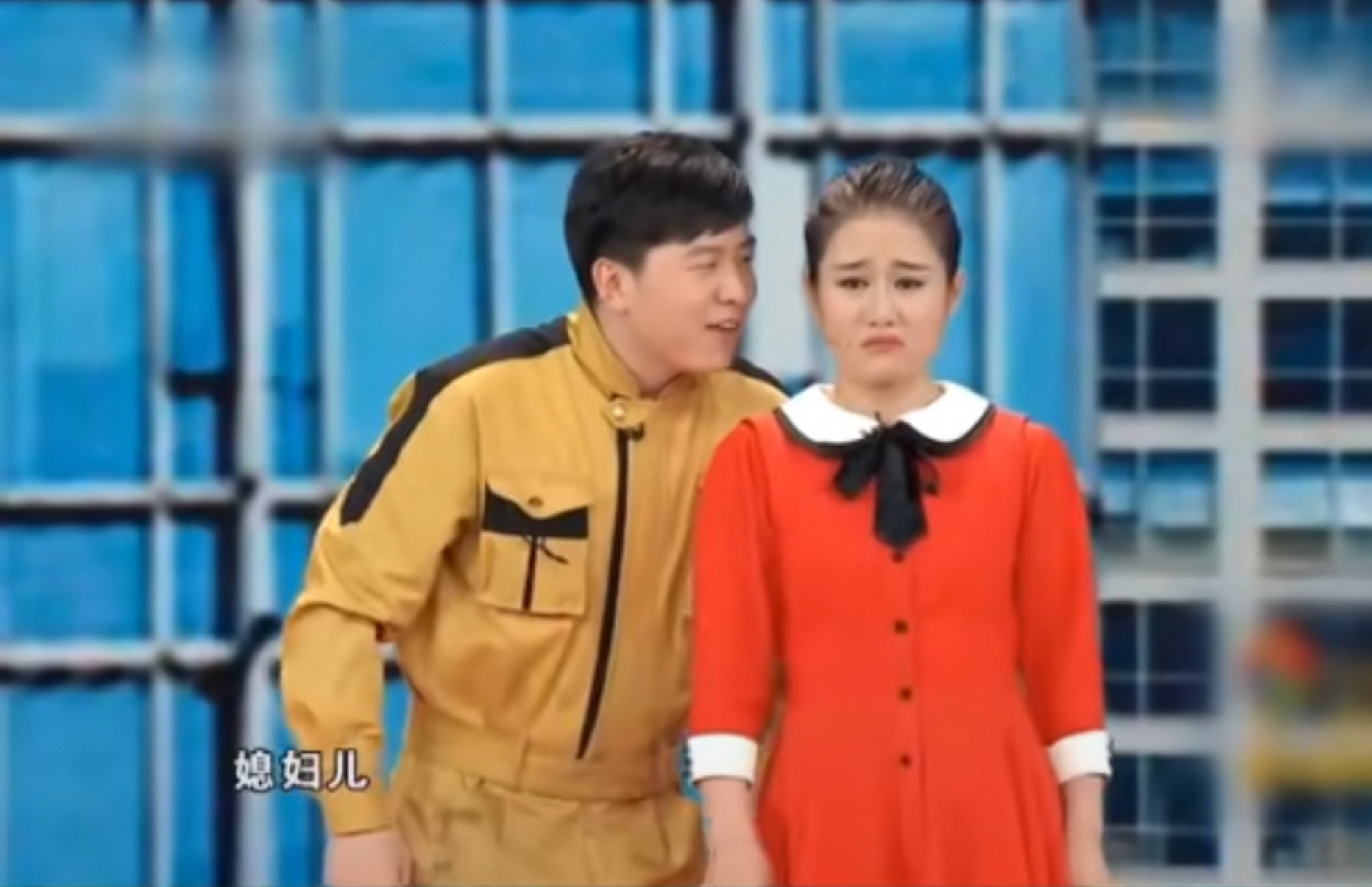 让我想起了2017年刘亮白鸽在春晚上表演的小品,结尾有一段高空杂技