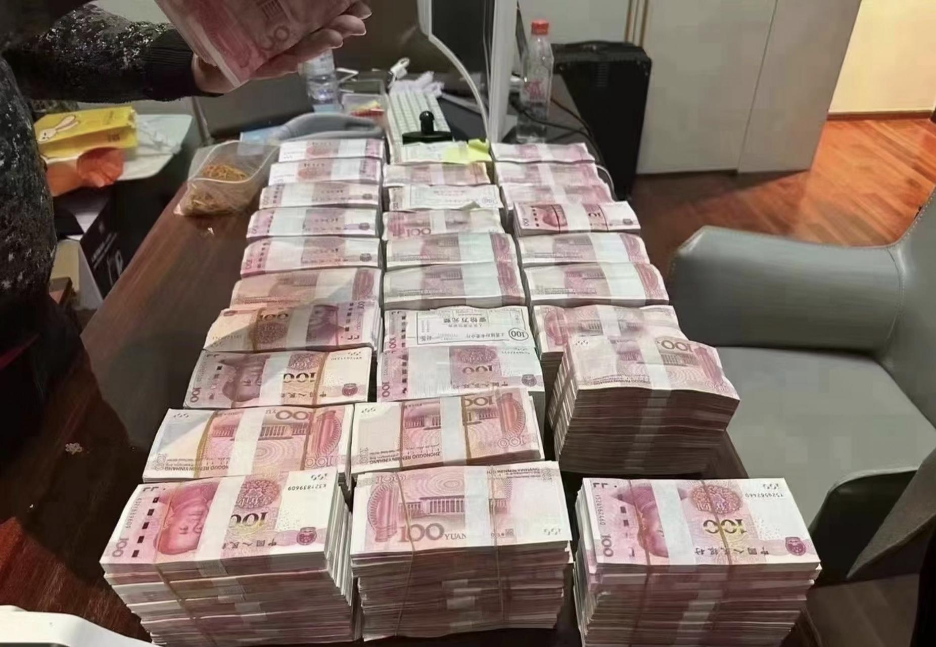 今年赚了200多万,目标是赚够500万,应该问题不大,自从餐厅倒闭以后,我
