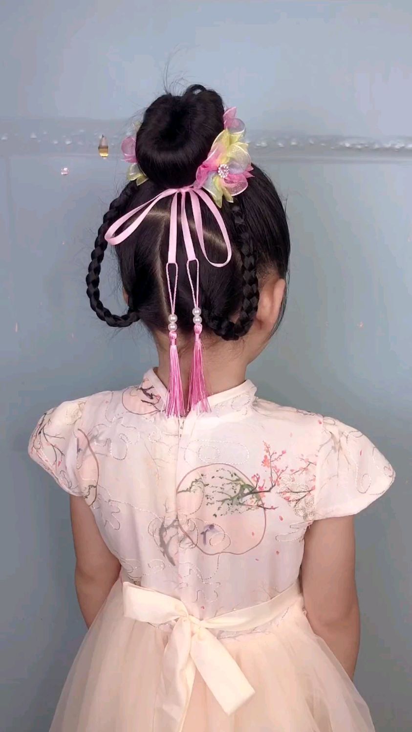 儿童编发:超简单的旗袍发型,给女儿扎,太好看了-度小视