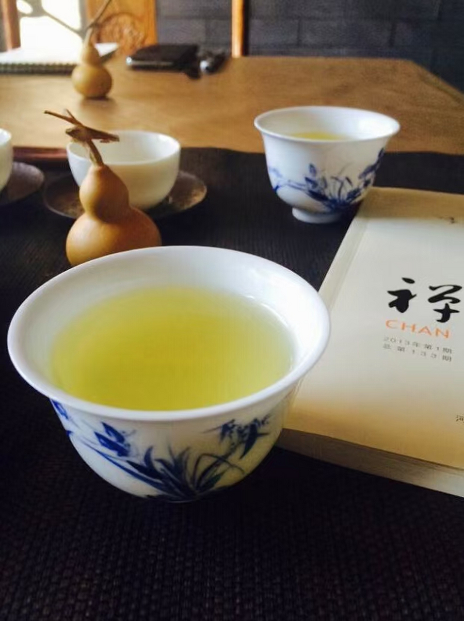 一杯浊酒道人生, 半盏清茶洗风尘. 白发方能知老诗, 清心无求即是禅.