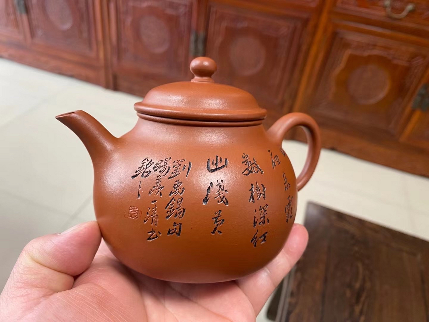 级高工钱一清61汲泉壶#紫砂壶# #全手工#  一厂老红泥,壶身刻绘精美