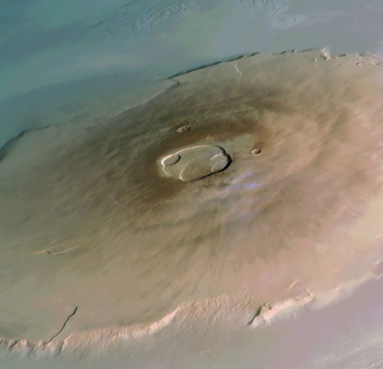 太阳系行星最高山峰:火星盾状火山奥林帕斯山 (olympus mons),它比