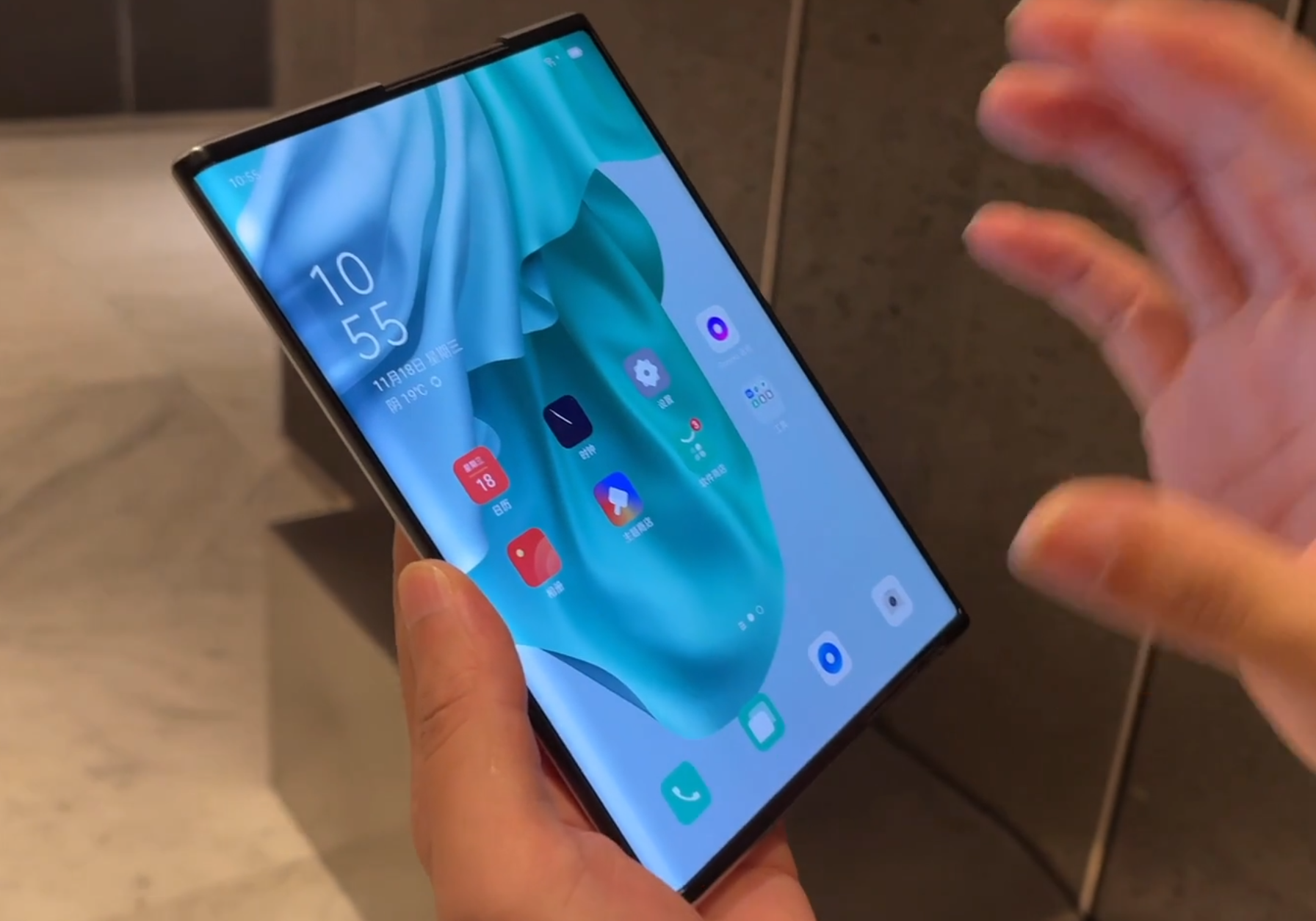 国产伸缩屏手机亮相,华为也没想到,网友:matex突然不香了