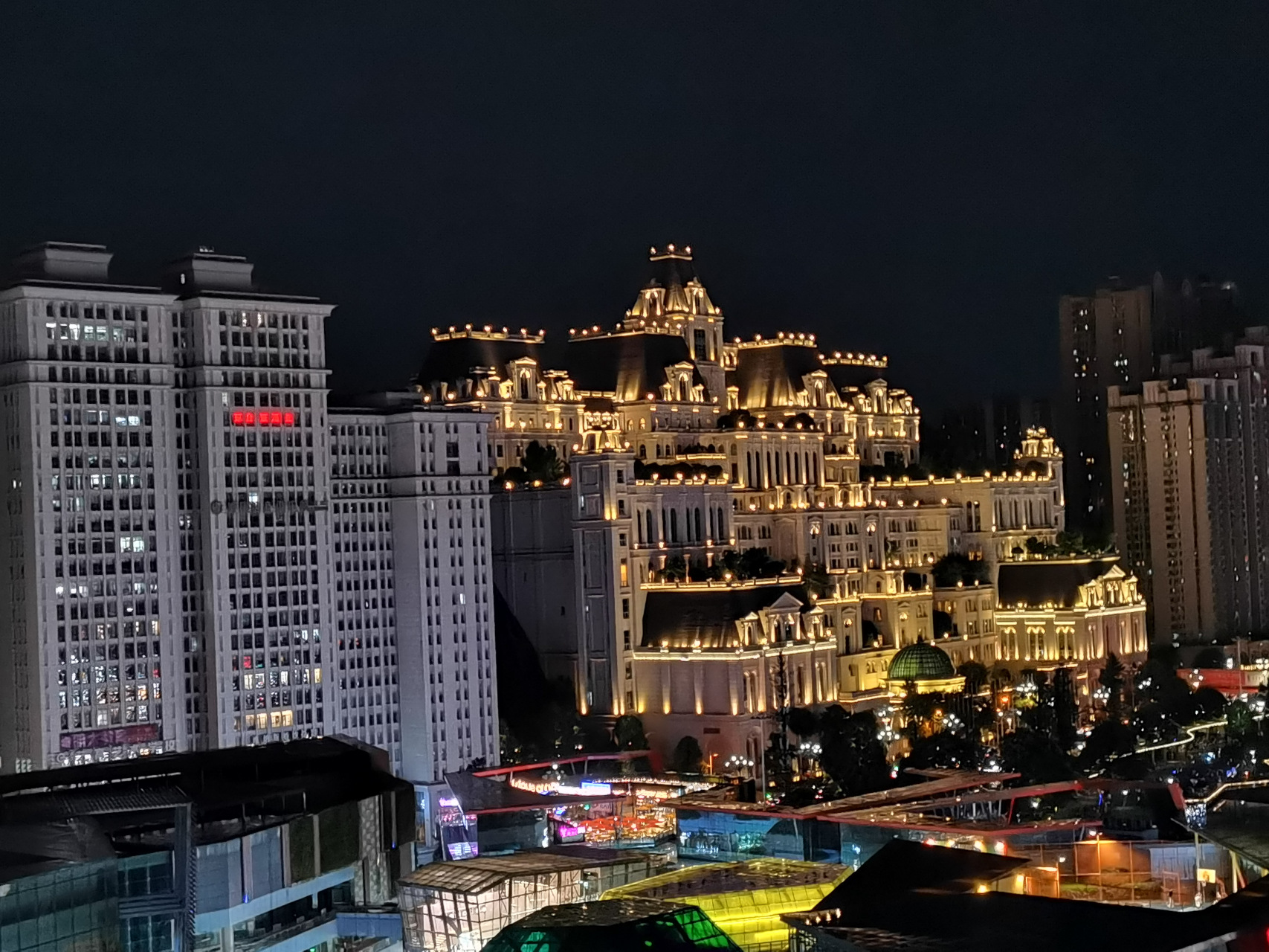 贵阳周边游# 人称贵阳"白宫",果然夜景还是更漂亮一些也尽显奢缓屯