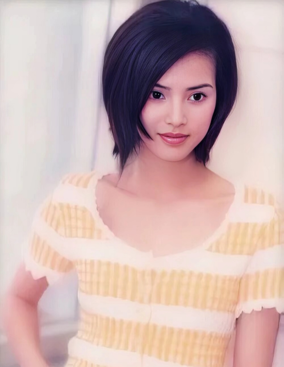 娱乐最前沿# #百家号星火计划# "史上最美小龙女"李若彤 1966年出生