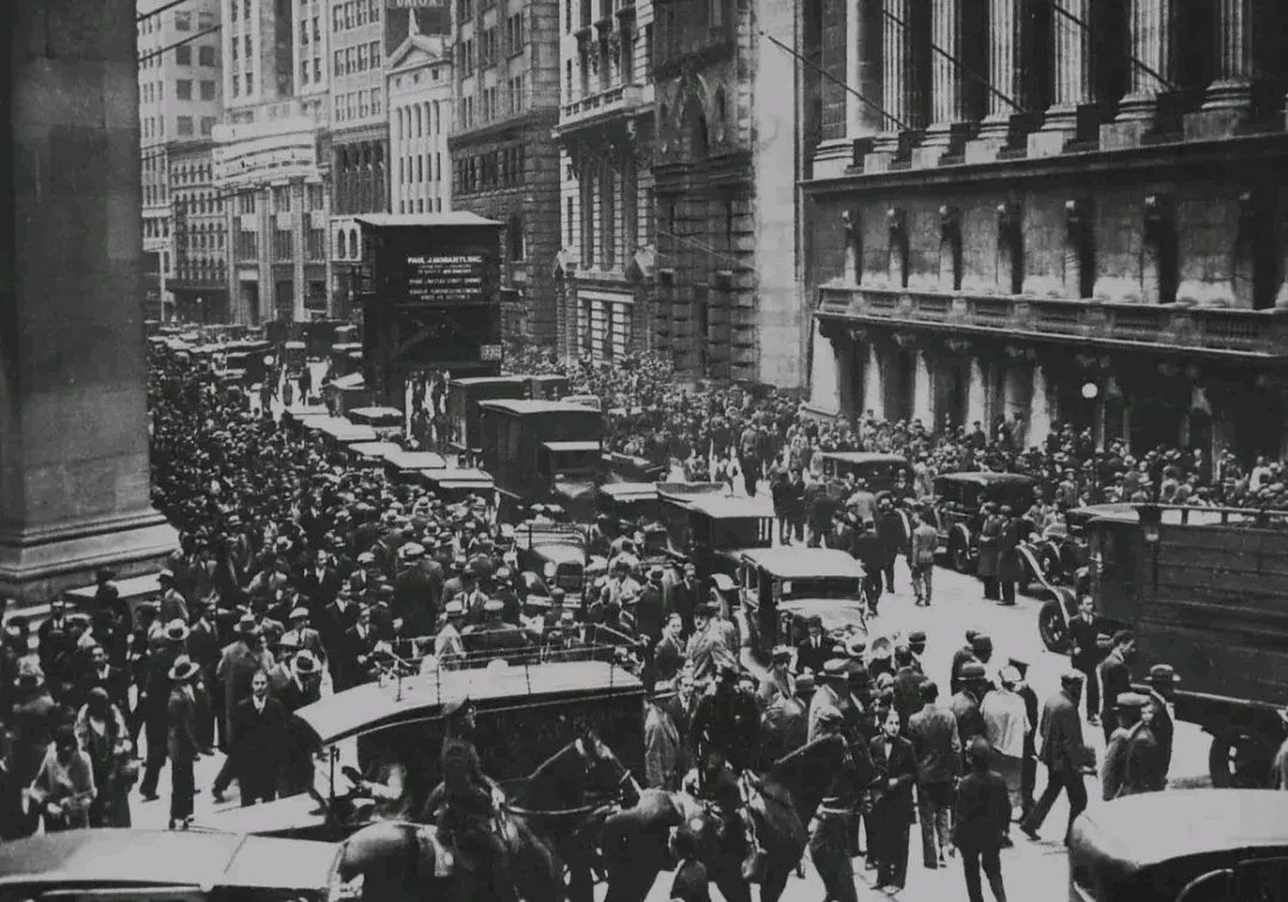 1929年,美国股市崩盘.