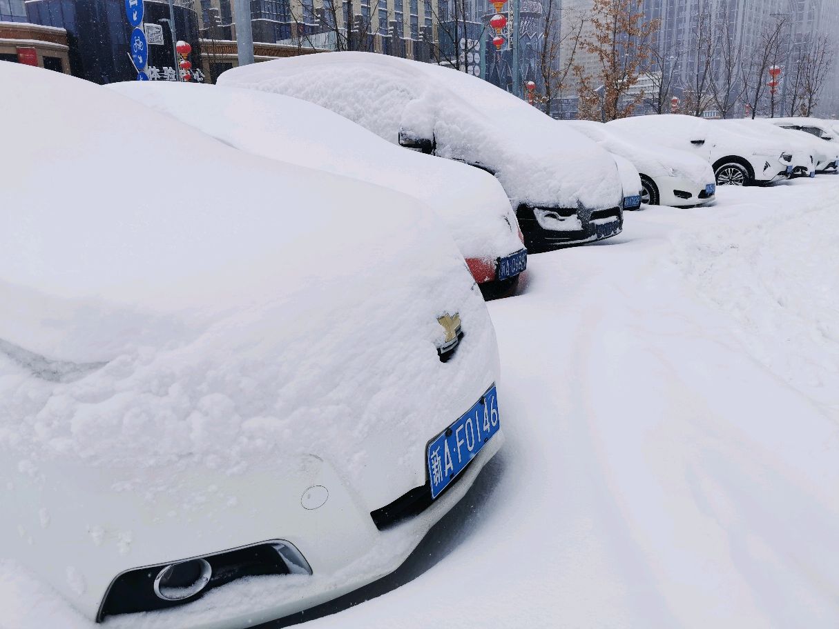 新疆下雪乌鲁木齐图片