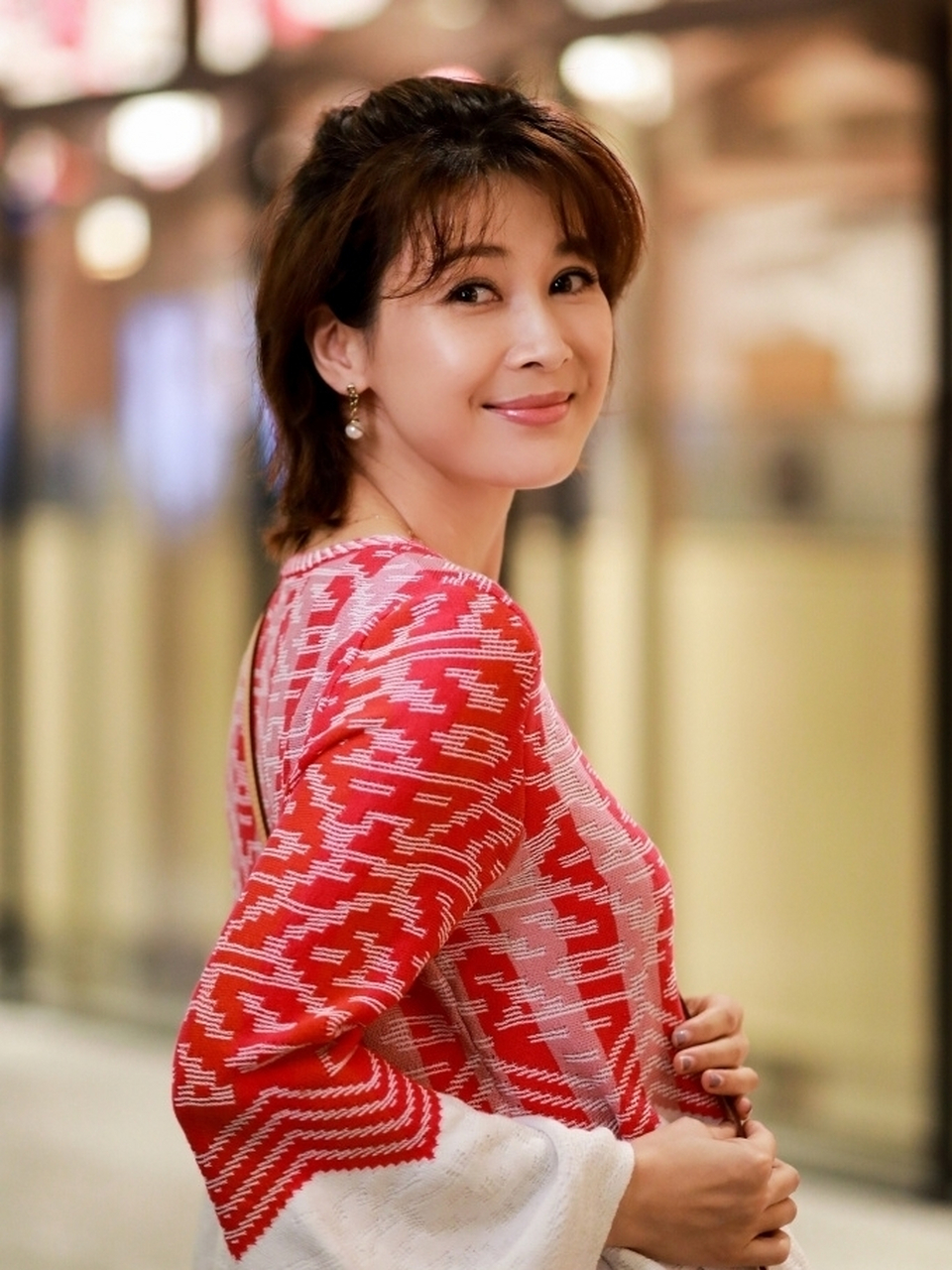 童蕾感觉非常的年轻,内心也很刚烈,拍的电视剧的人物形象给人一种全新