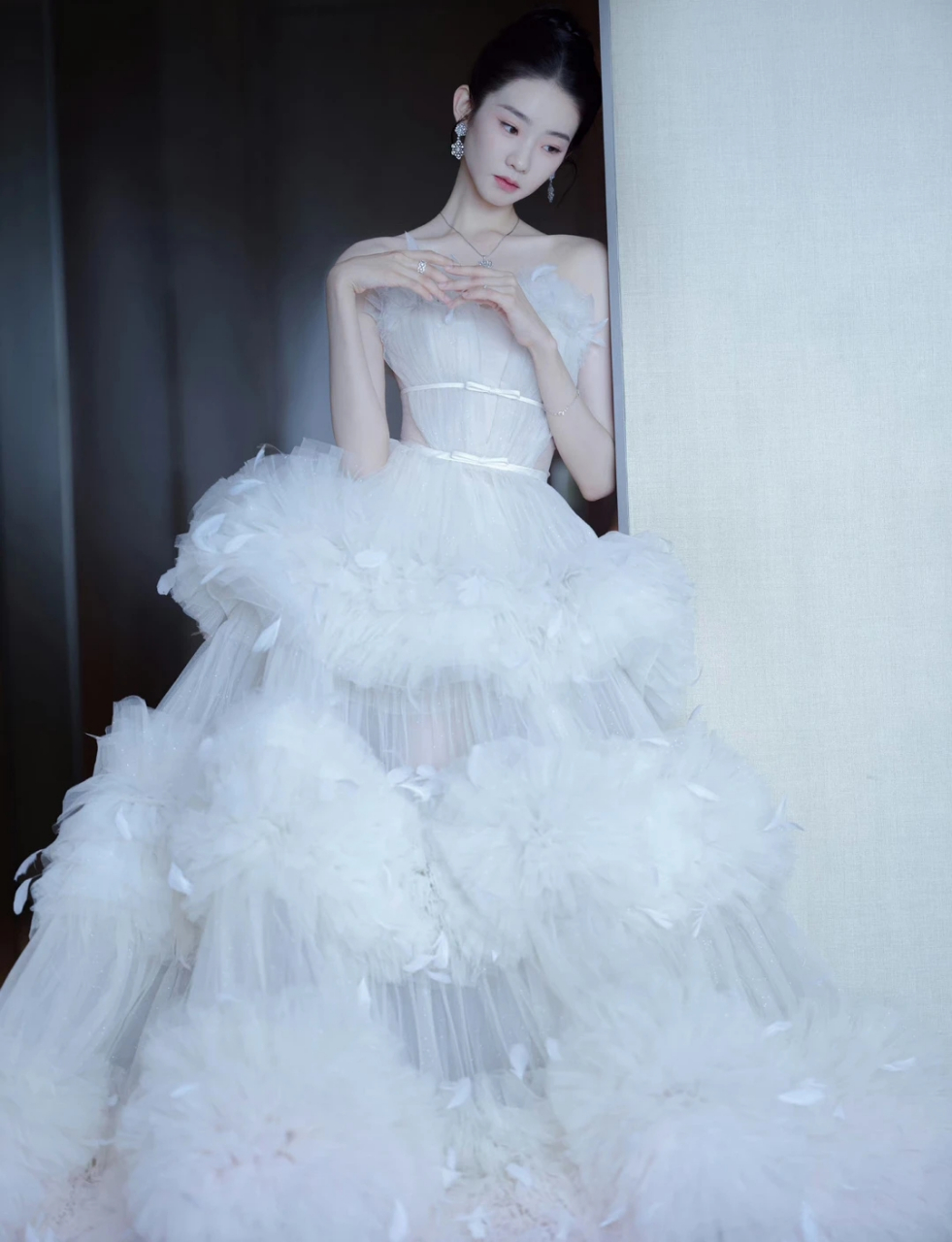 明星动态# #明星穿搭# #张艺凡