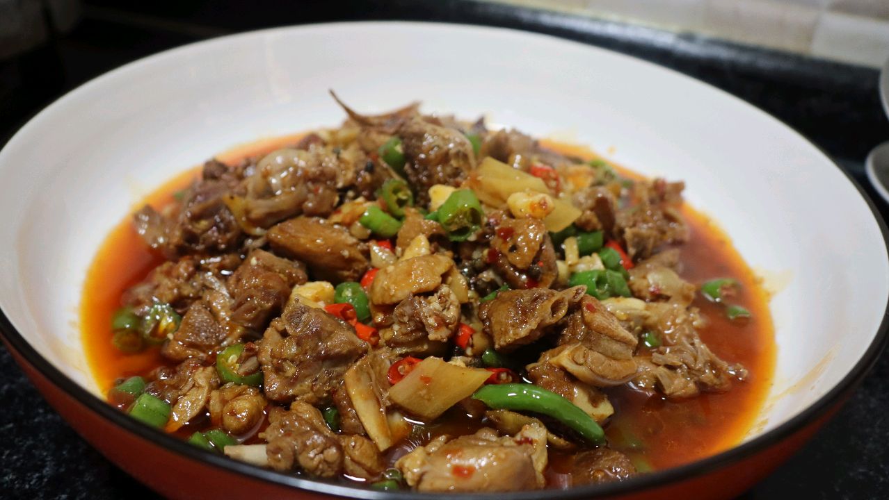 四川江湖菜“啤酒子姜鸭”这样做一点腥味都没有,吃起来非常好吃