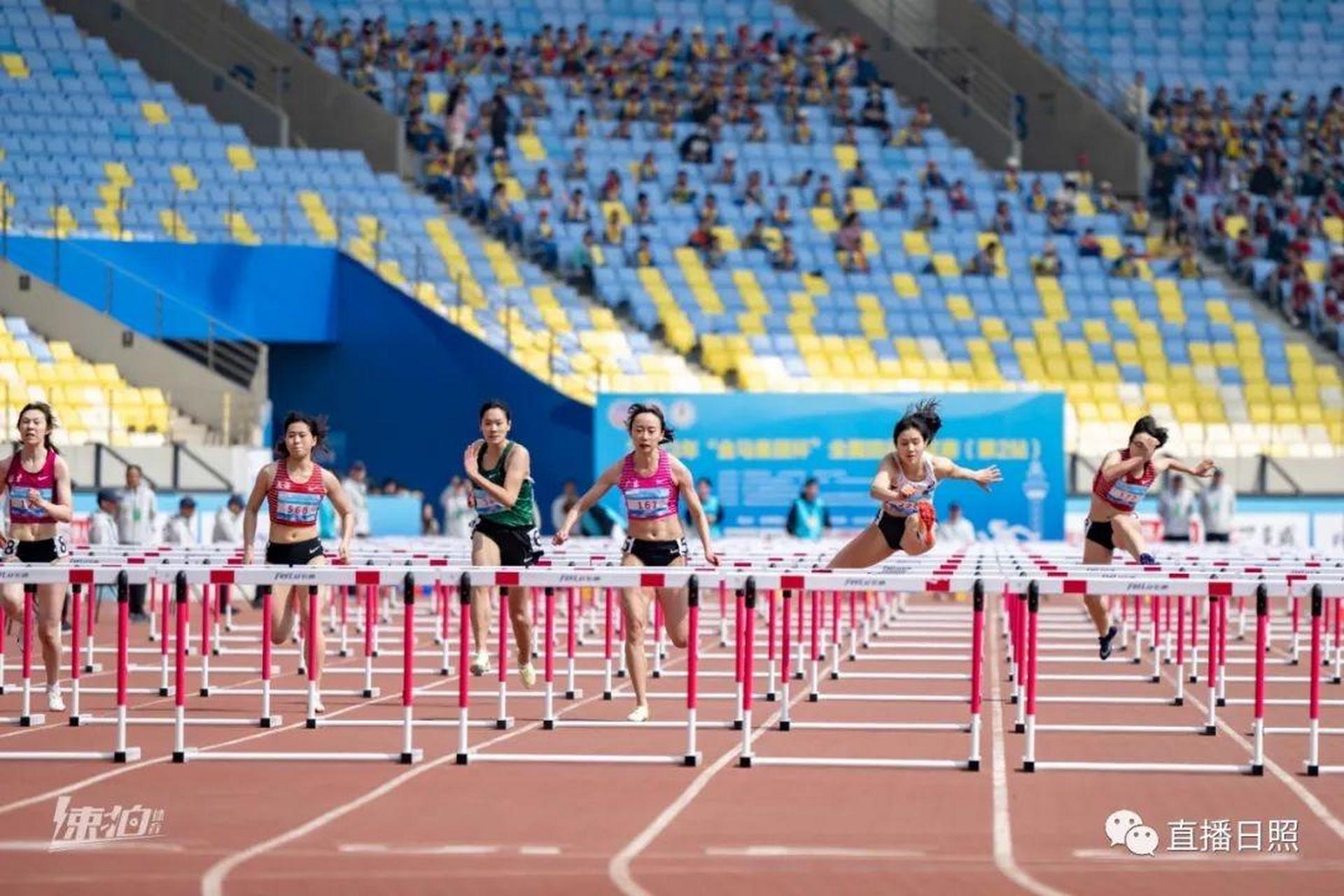 田径场终于再现中国美女,夏思凝100米栏夺冠