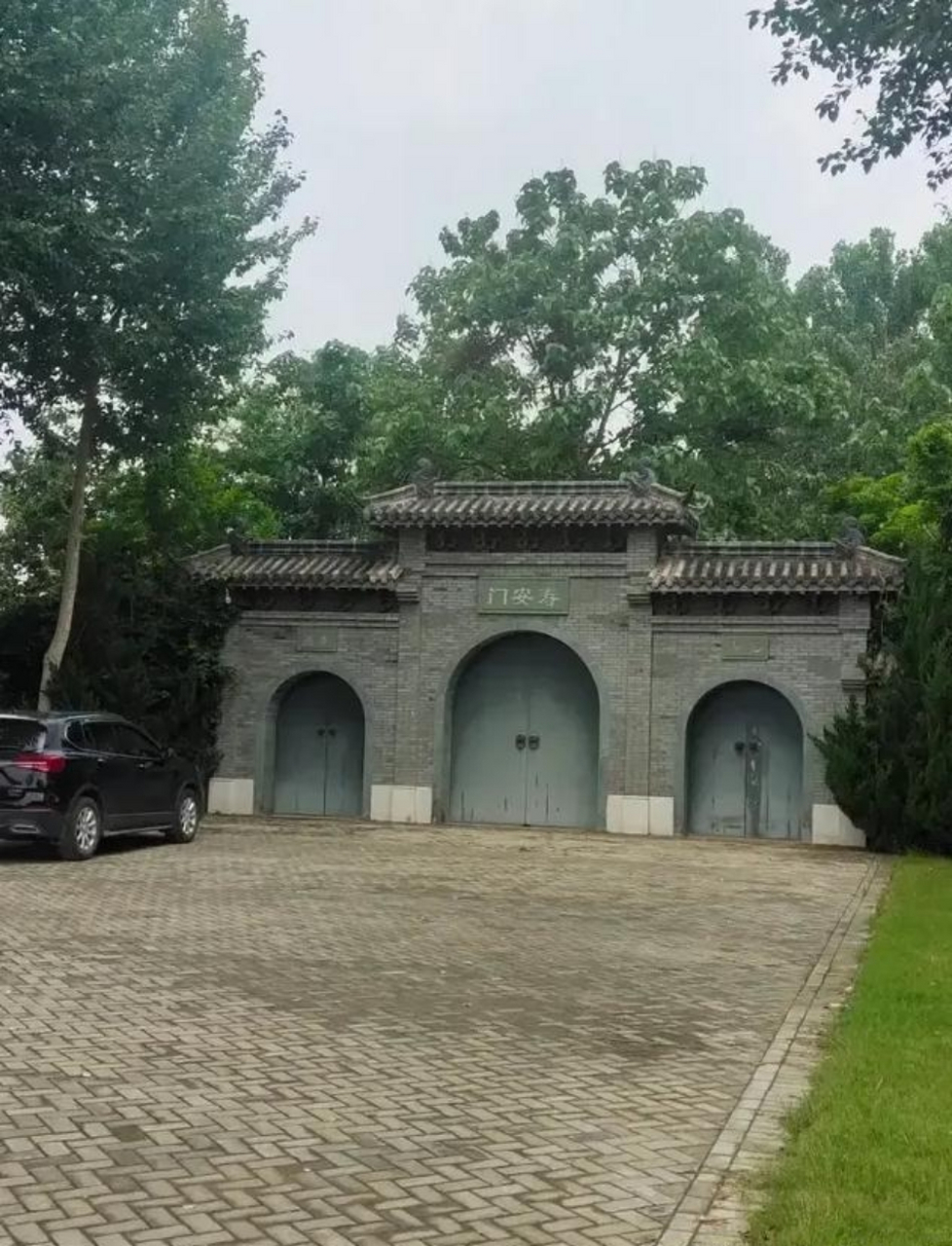 让我们一起来欣赏一下许家印家族的高规格祖坟.