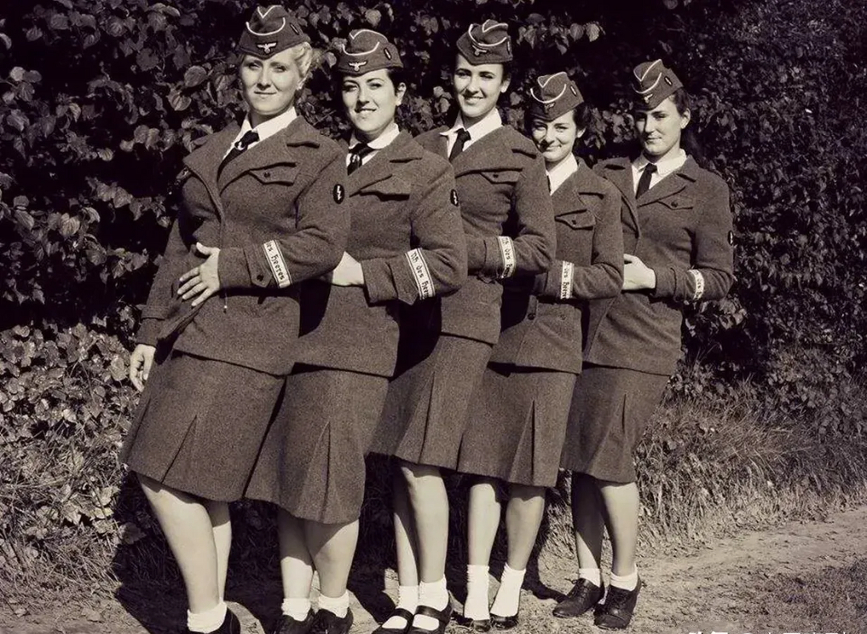 "生命之源"计划里的德国女兵.