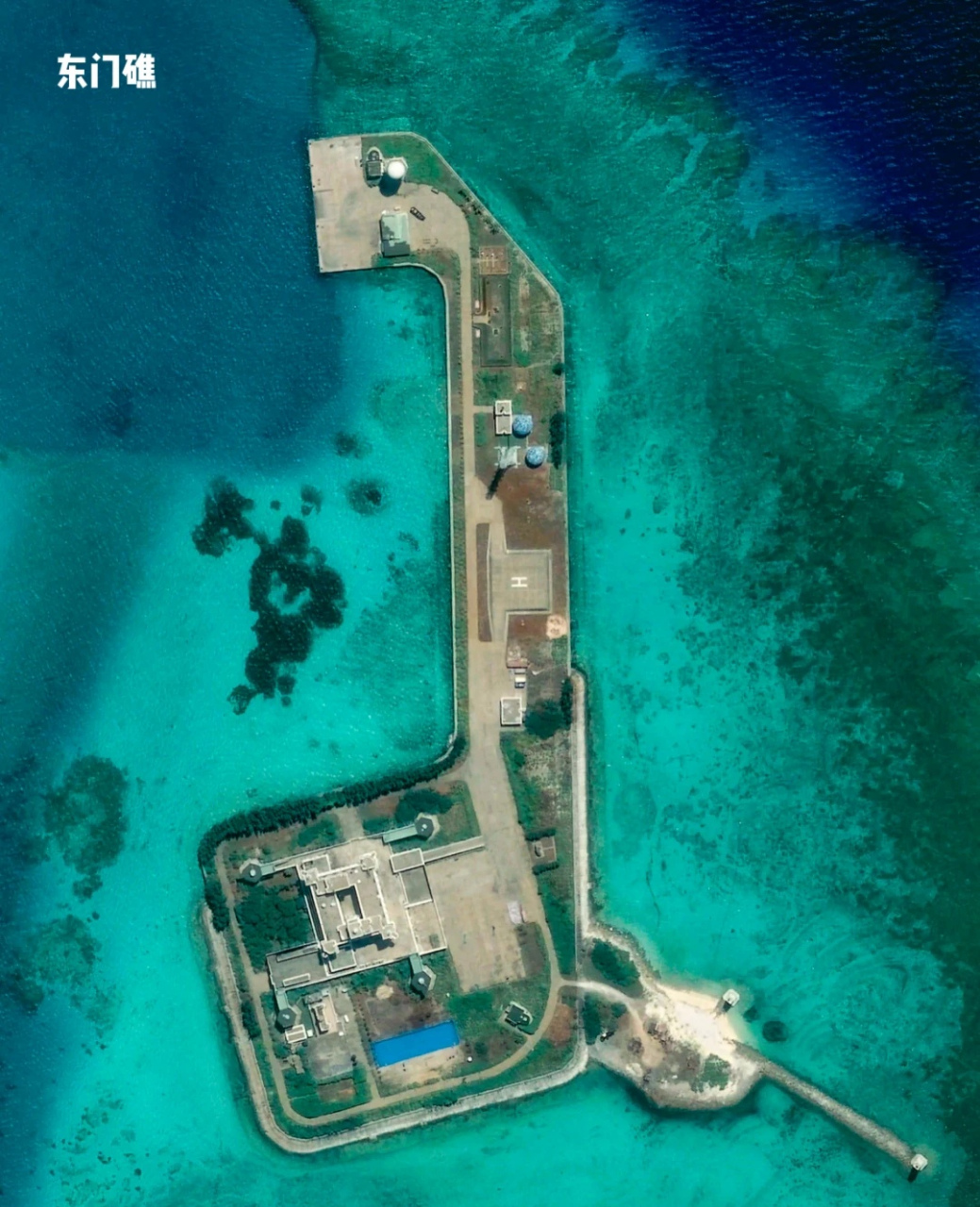 东门礁是中国三沙市南沙区东北部的一个暗礁,礁盘约2平方公里,2015年