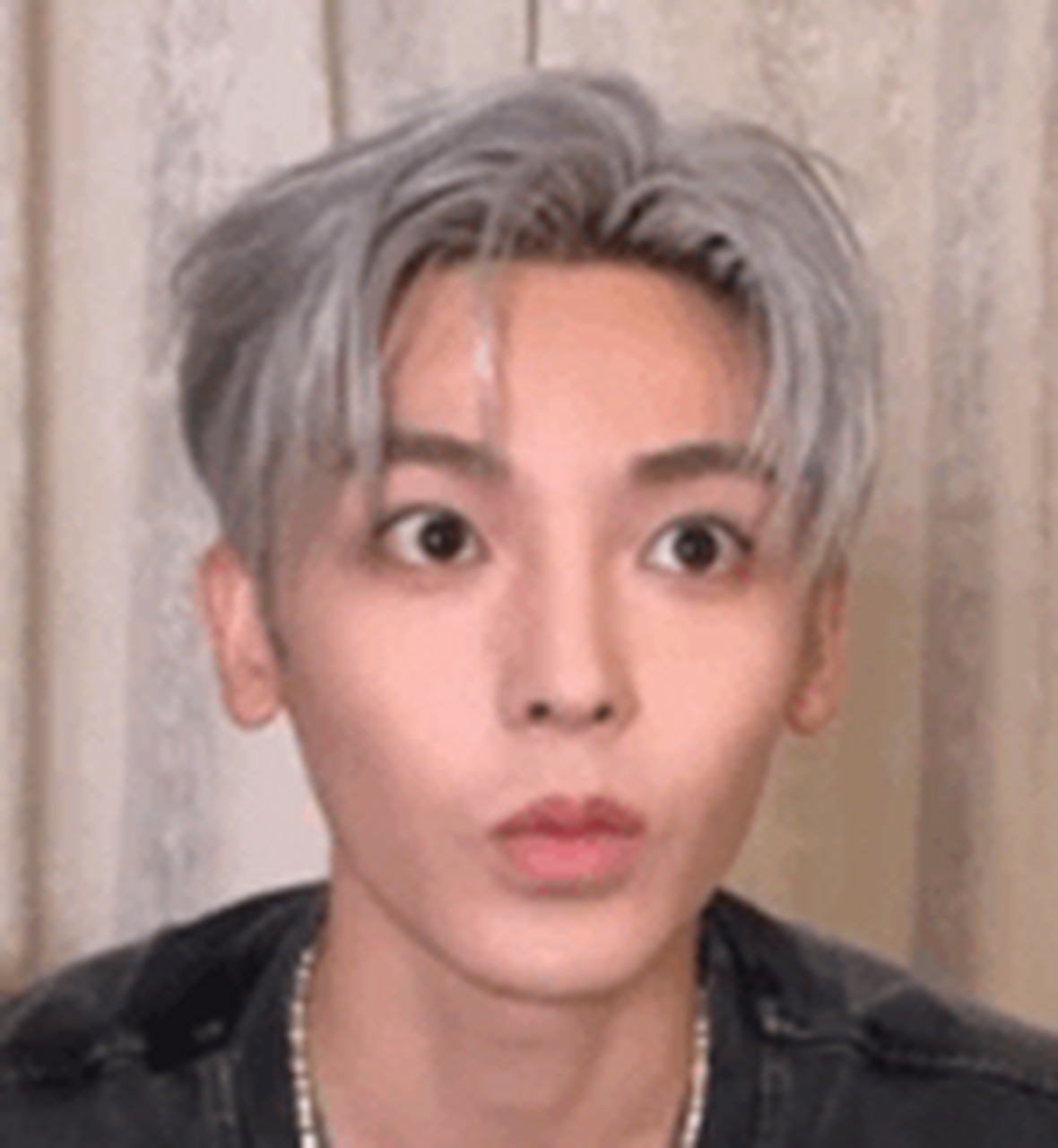 被侯明昊这个瞳孔地震的表情笑死,真的有点像猴子啊,不愧他的姓#娱乐