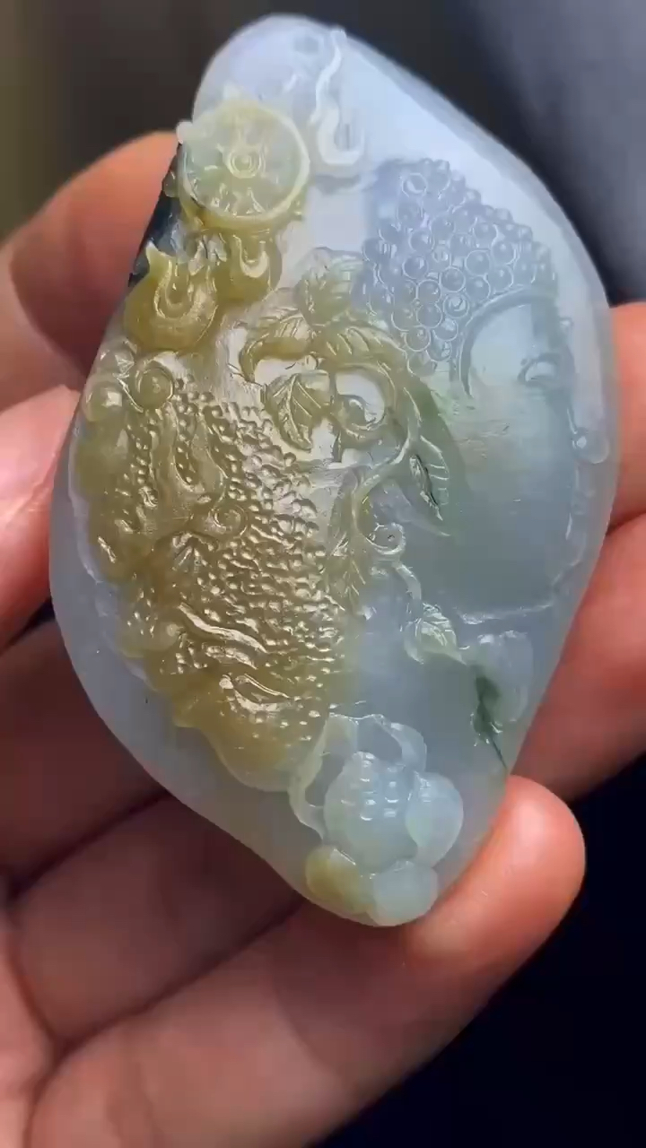 三彩翡翠巧雕·一念之间,尺寸60.5*37.3*8.