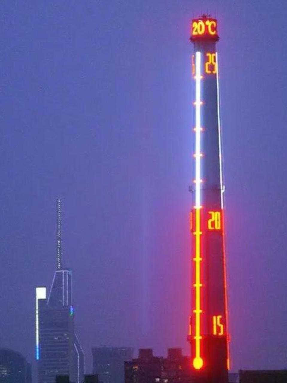 它曾经24小时记录着上海的温度,像一个巨大的温度计矗立在黄浦江边
