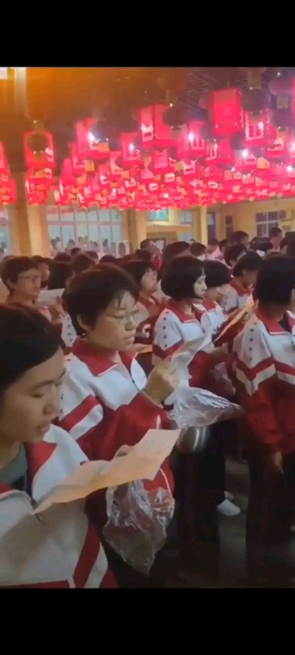衡水中学食堂,吃饭时的场景!