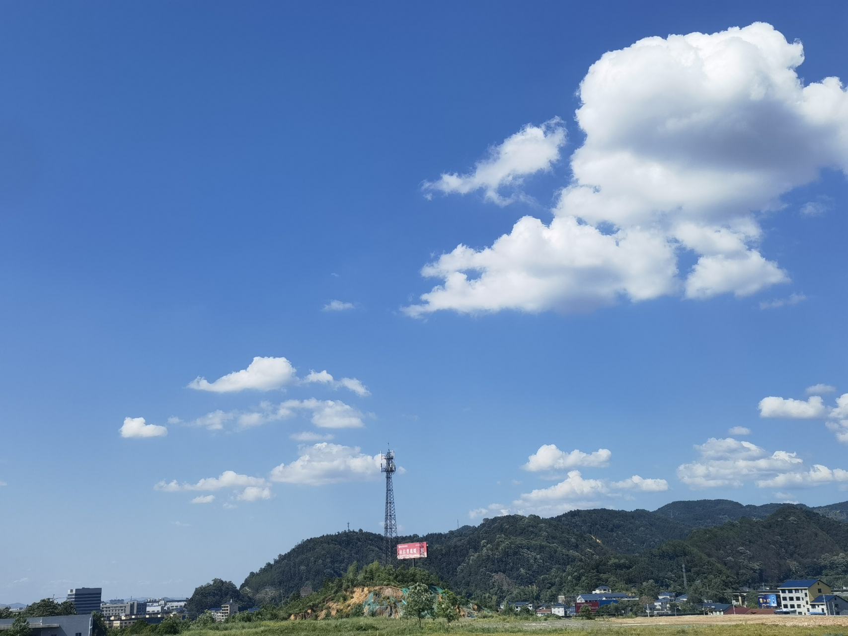 晴空万里 艳阳高照 万里无云 入秋了该凉快了