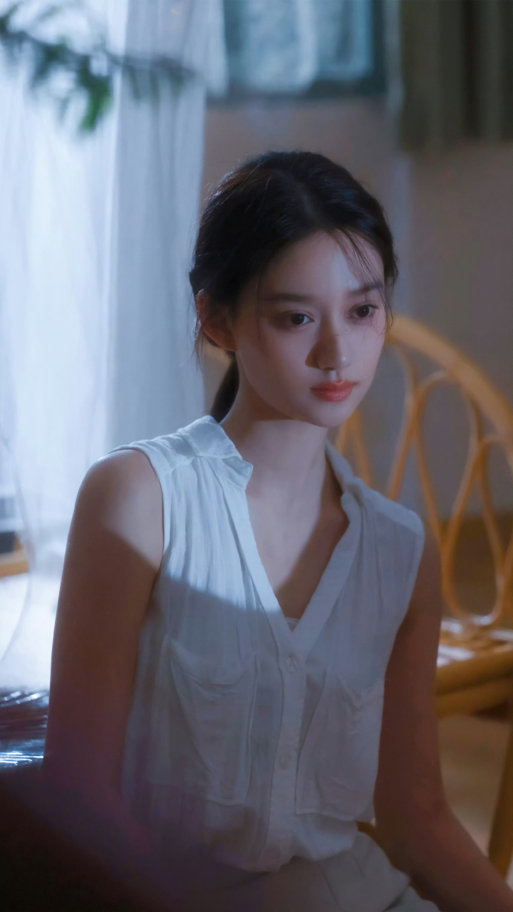 演员夏梦,夏日氛围写真壁纸:纯色唯美,暗香叠影