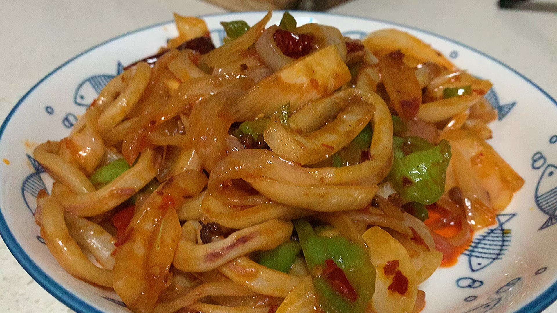 香辣鱿鱼圈家常做法,香辣可口,鲜嫩美味,馋哭隔壁小孩