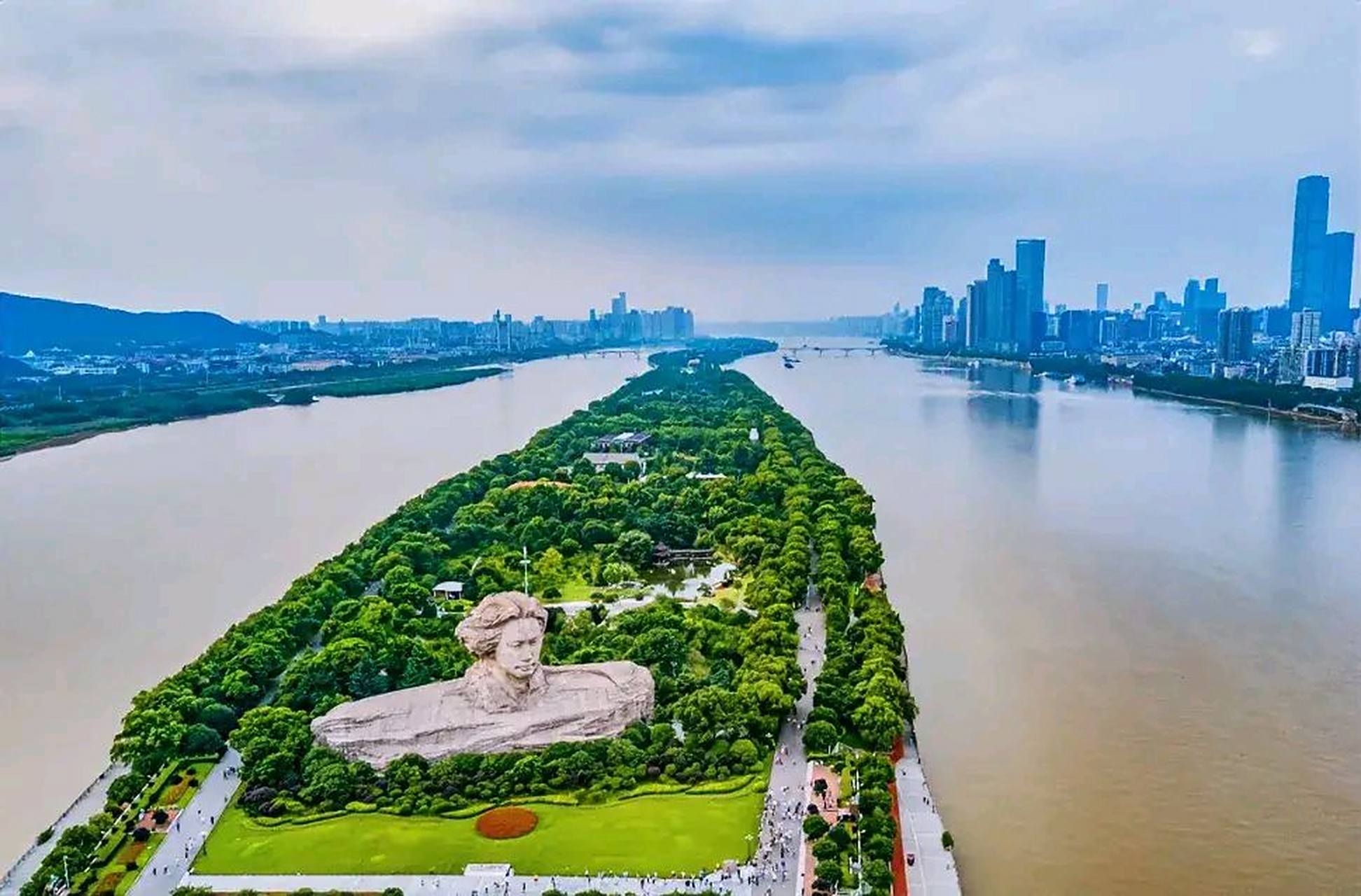 介绍5个景点,免做攻略    长沙是湖南省的省会城市,有着悠久的历史和