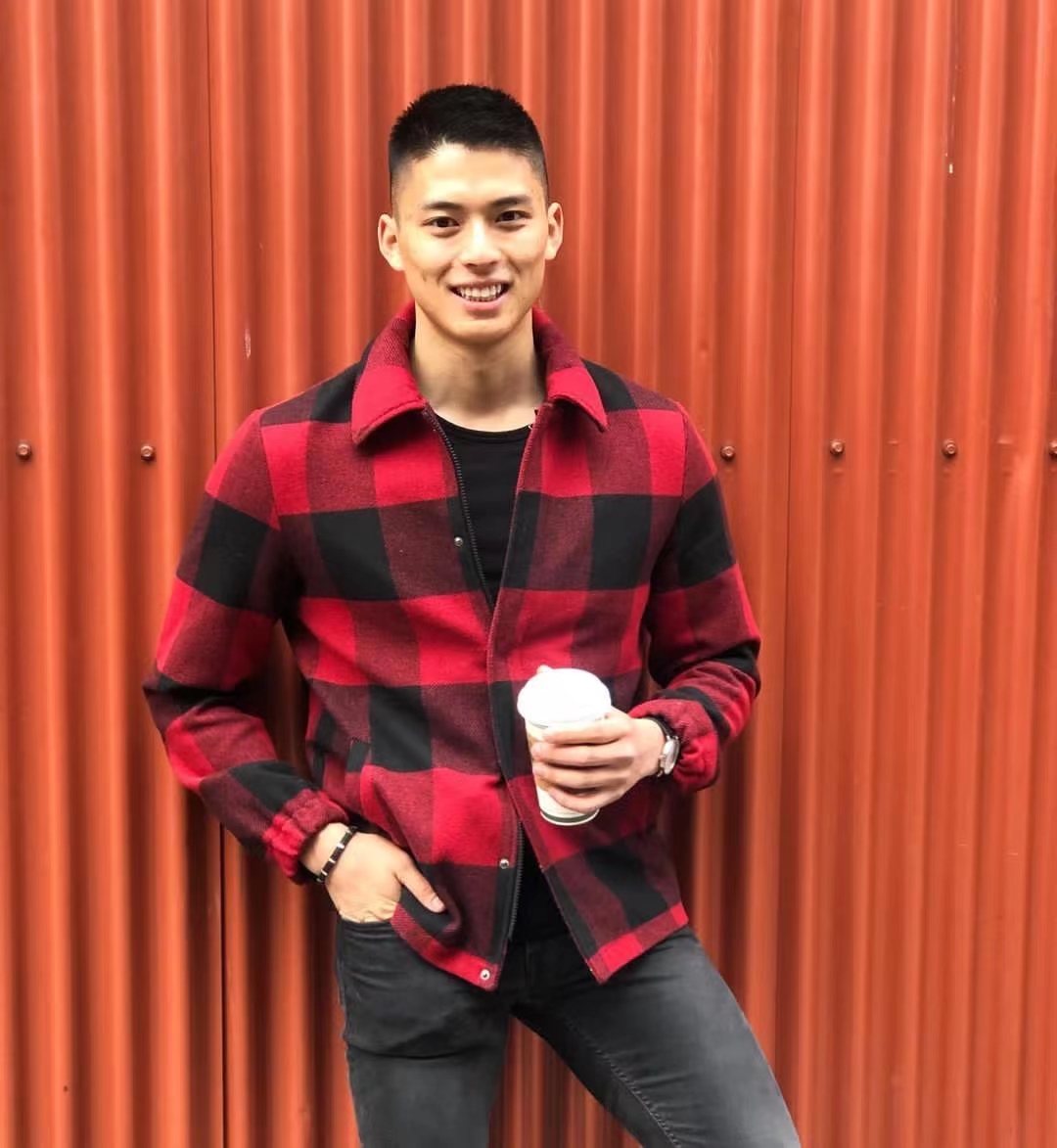 黑皮男模既阳刚又帅气,扎实的肌肉尽显男友力,拍照超上镜