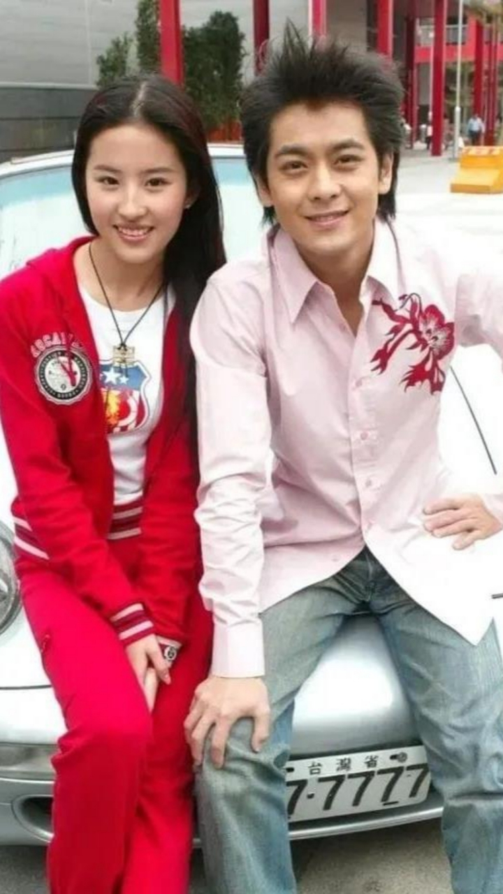 刘亦菲林志颖20年前合照# 仙女姐姐虽然年龄大了,但还是浑身仙气.