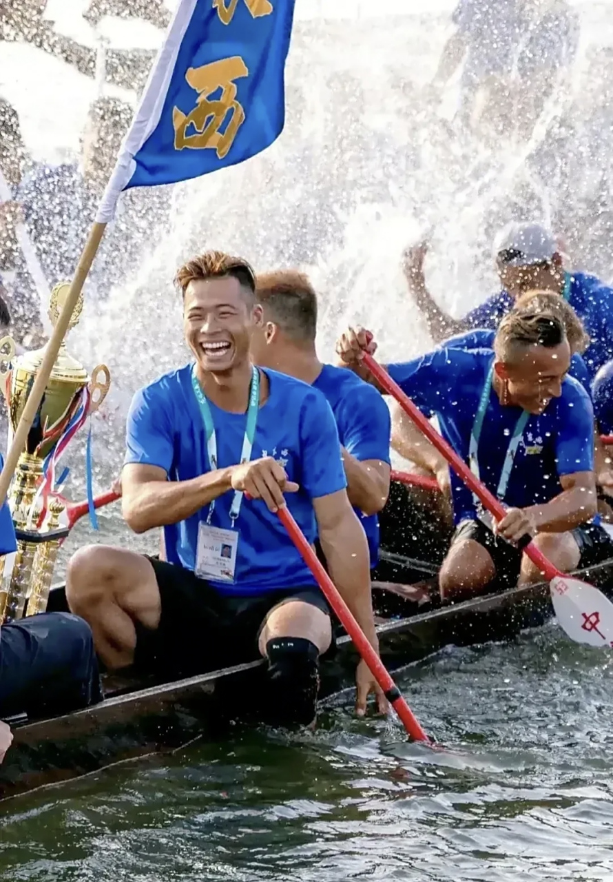 广东鹤山龙舟大赛的冠军96队,网红摇头哥的后续来了,堪称龙舟比赛最