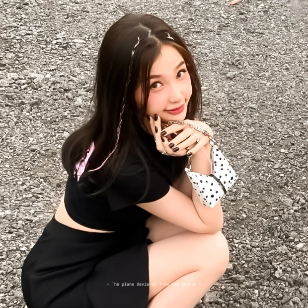 虞书欣可做甜妹也可做辣妹,照片氛围感拉满