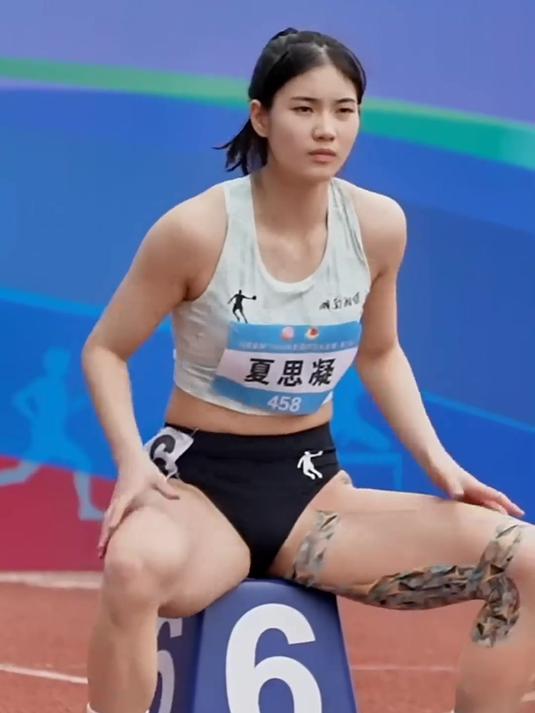 大家一起来看田径美女运动员比赛吧,魅力十足!