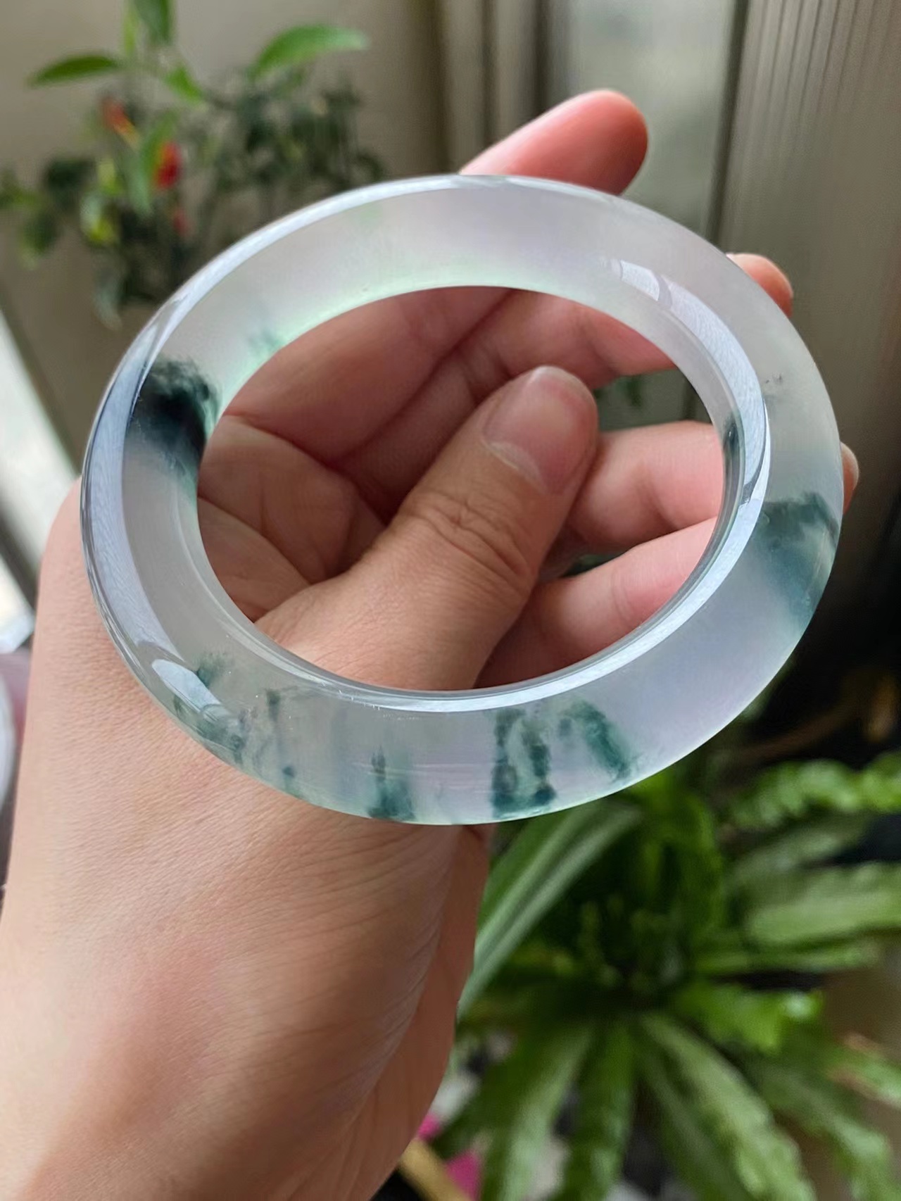 冰飘花圆条手镯,飘花灵动飘逸,种老刚硬起荧光