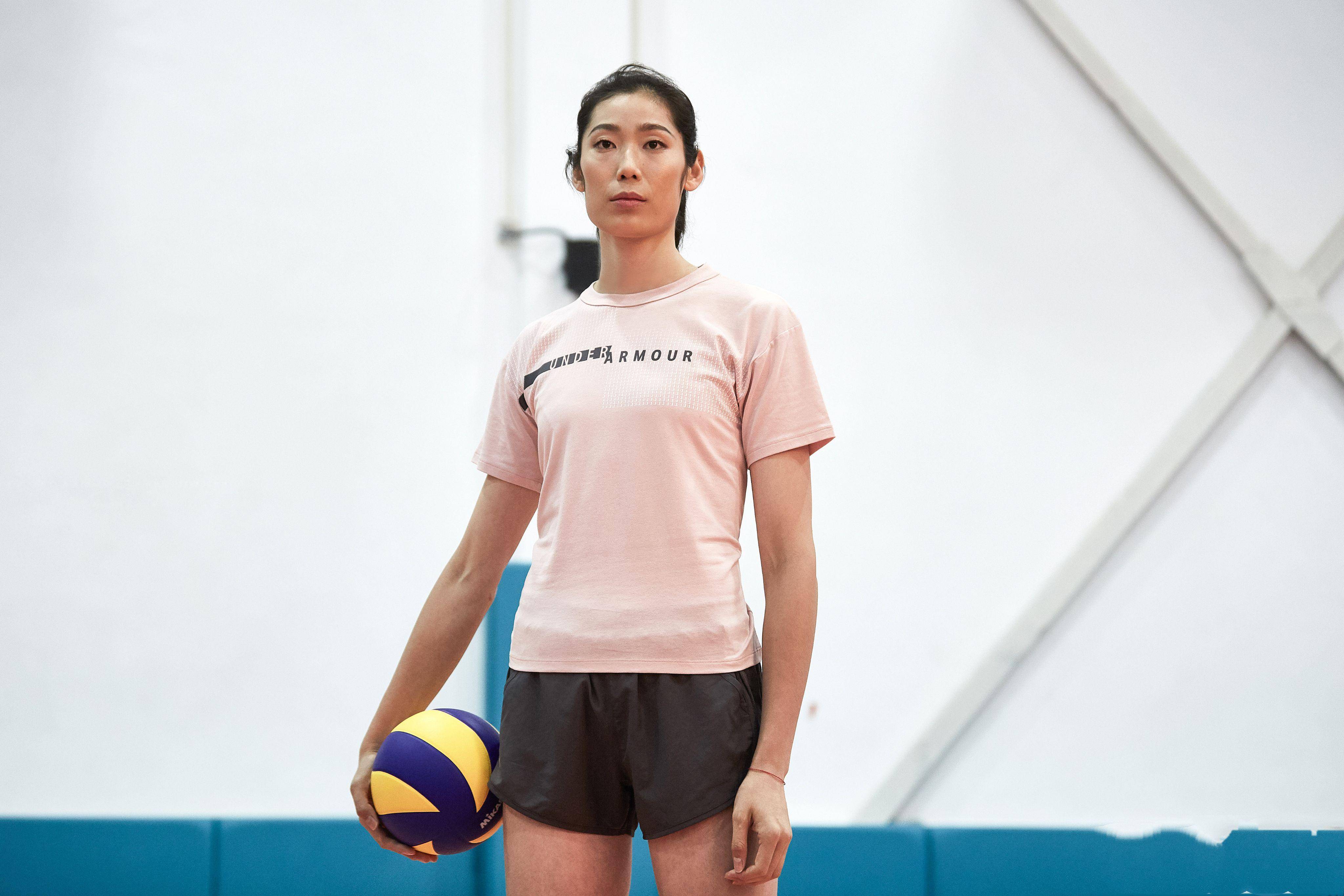 不是不想回!朱婷真实情况让人心疼,中国女排无奈,蔡斌没办法