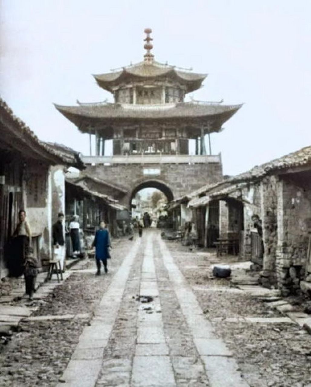 老照片 你能看出来吗?  这是百年前的丽江