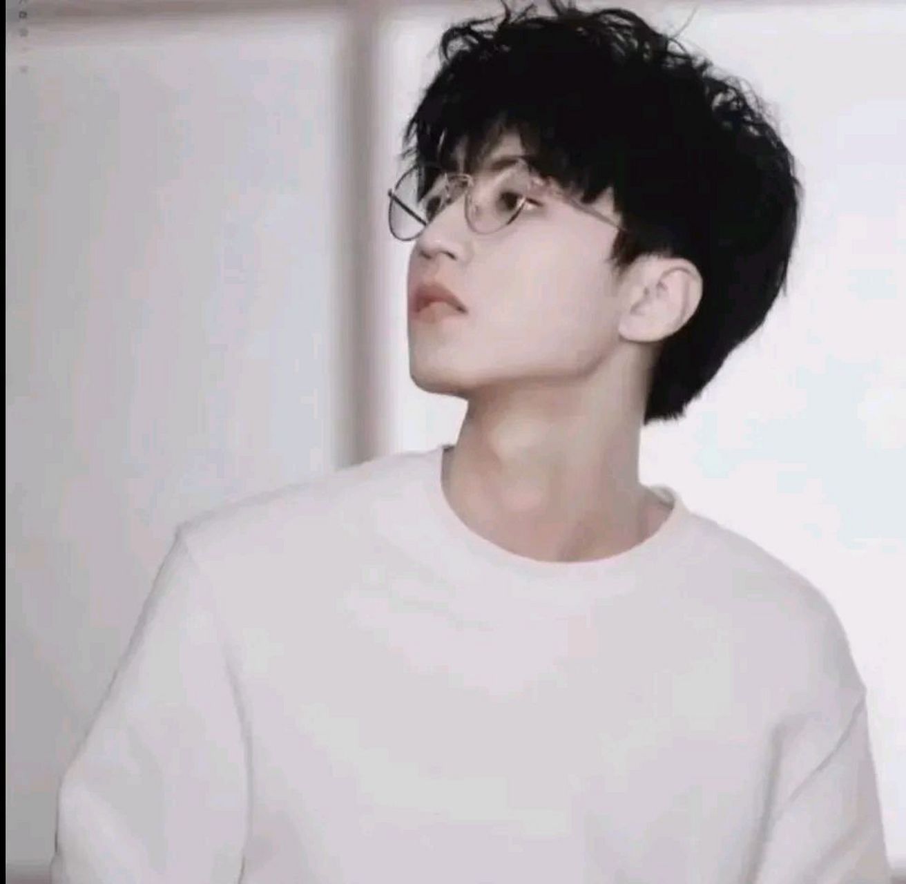 1,杨幂和李现是联系比较频繁的,交流基本都在王者荣耀.