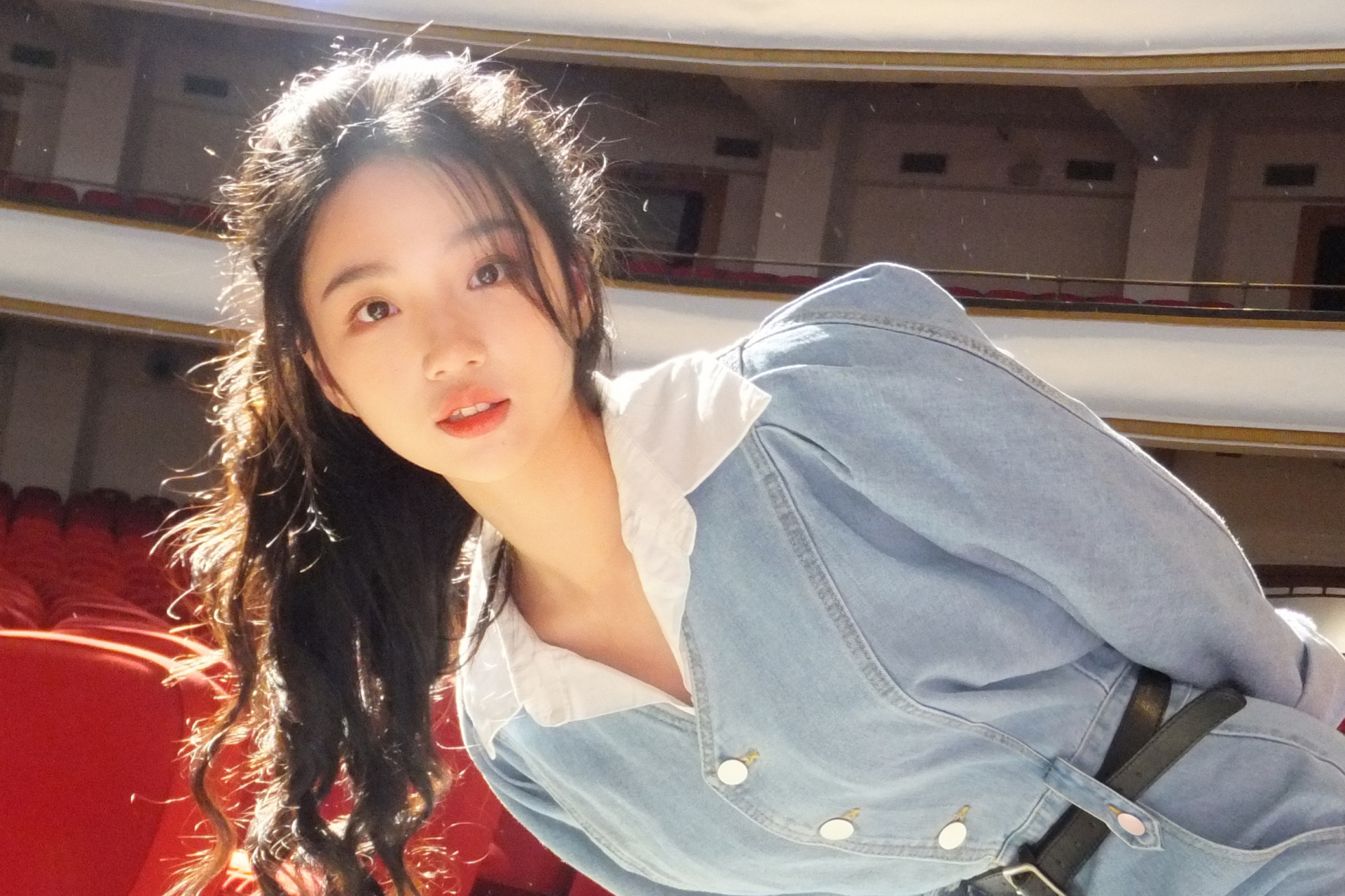 青春活力马尾美少女尹蕊[鲜花]