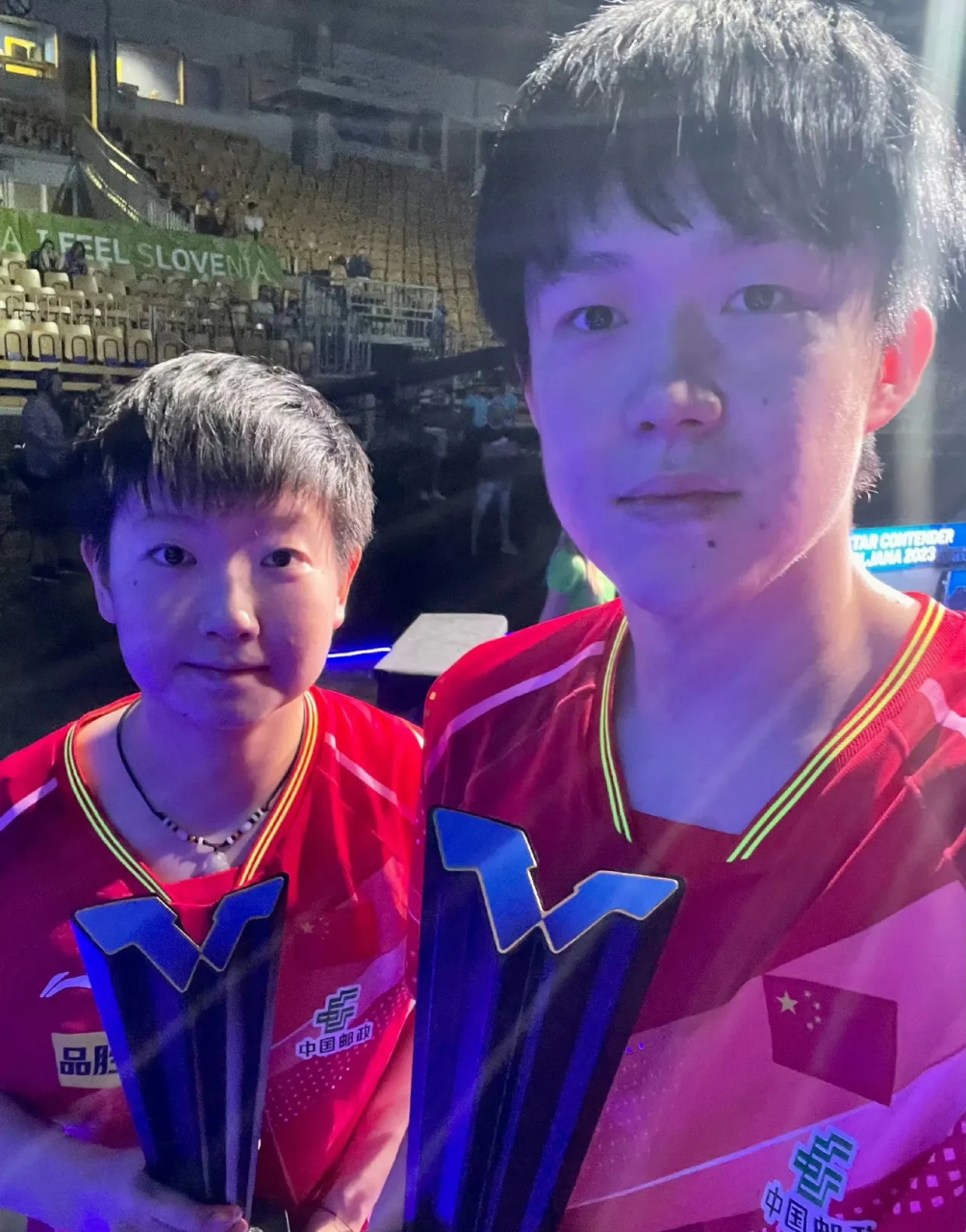 恭喜莎头组合问鼎混双冠军      昨天真是太辛苦了,一天三战,两小只三