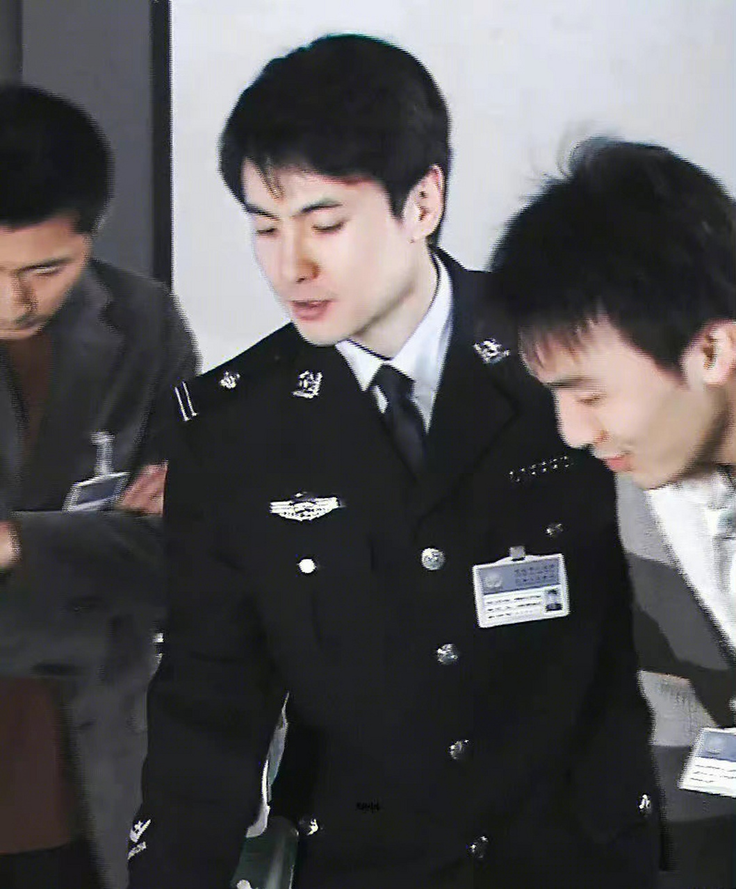 沈腾军艺校草绝对不是"自封"的,年轻时候的沈腾有种"漫撕男"的既视感