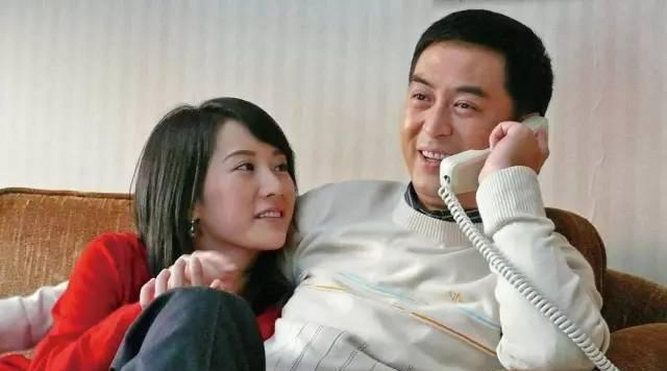 宋思明在海藻老板逼着海藻加班陪客户喝酒吃饭玩耍的时候,像年轻人