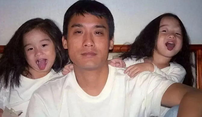 梁家辉曾因一句我是中国人被封杀沦落到街头摆摊如今苦尽甘来