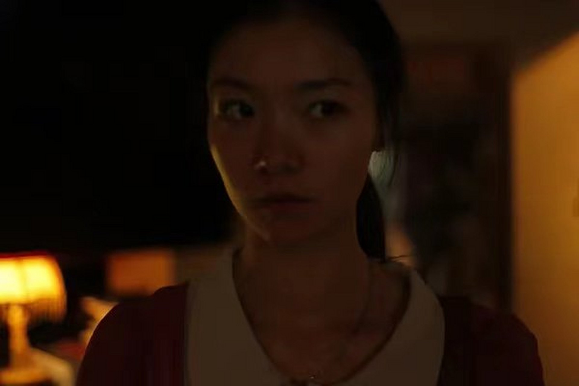 2012年《浮城谜事》,齐溪饰演桑琪,为了得到爱情心狠手辣,深思谋虑