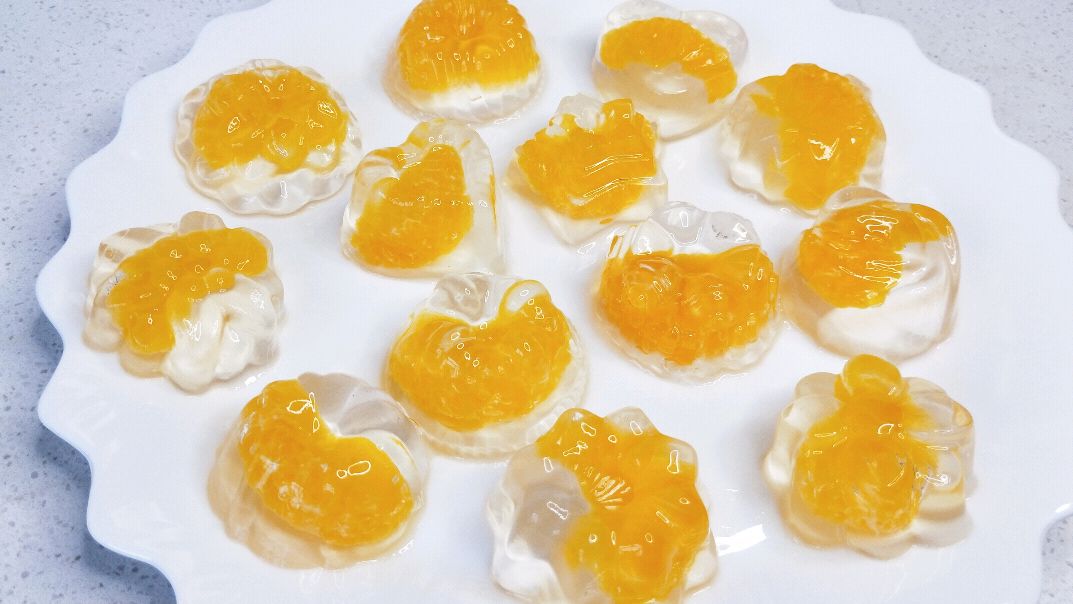 一杯水一个橘子简单三分钟转换成晶莹剔透的果肉果冻,纯手工制作