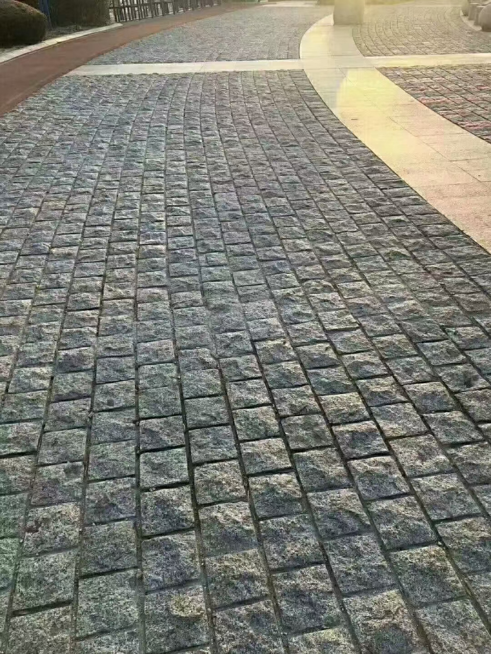 芝麻黑马蹄石铺装效果